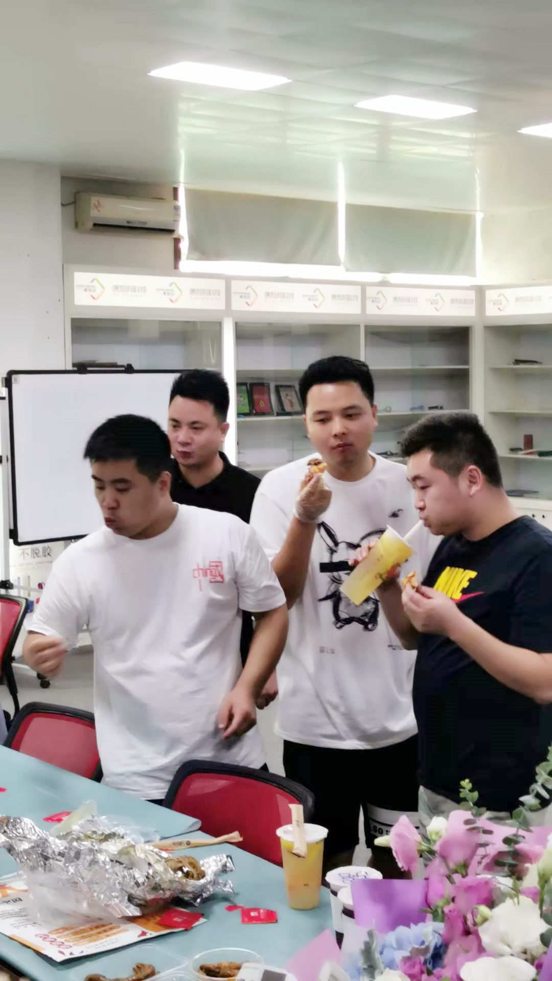 熱烈慶祝康利邦團隊達成業(ye) 績目標