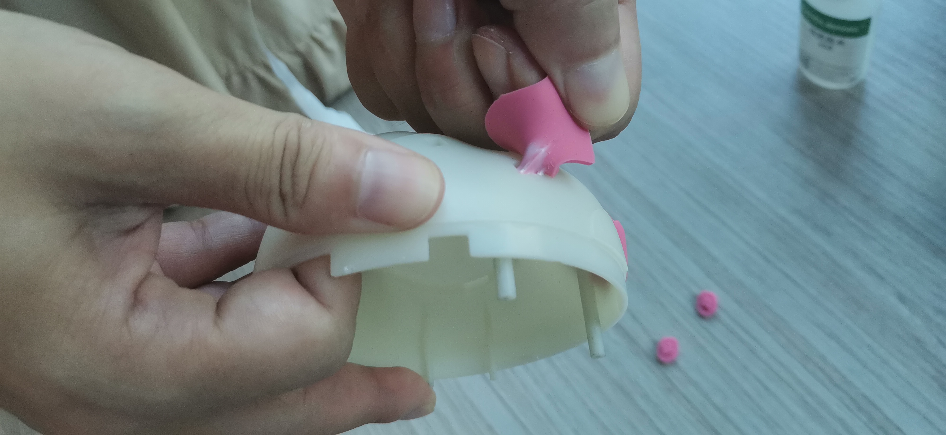 做矽膠暖手寶用什麽(me) 膠水.jpg