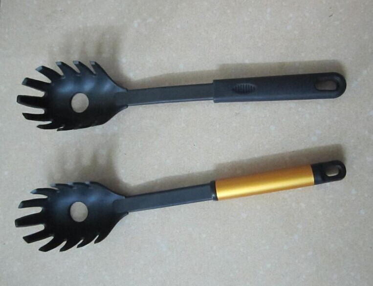 尼龍塑料與(yu) 矽膠粘接製品.jpg