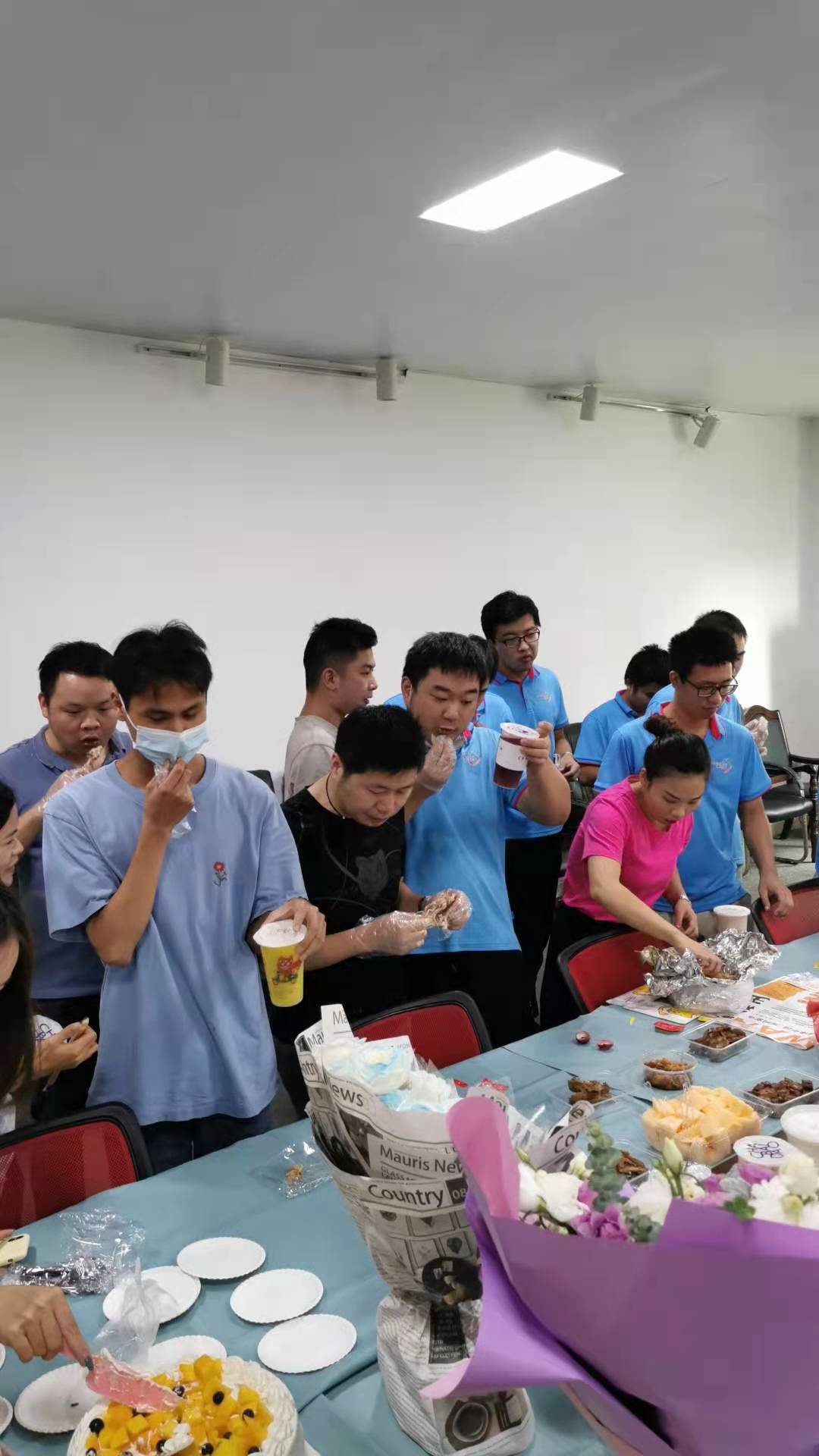 熱烈慶祝康利邦團隊達成業(ye) 績目標.jpg